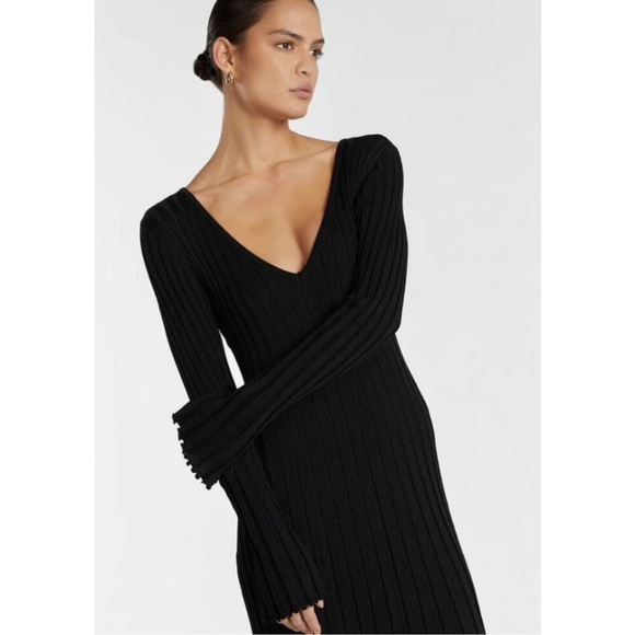 Dissh Ribbed Knit Maxi Dress | Black | Long Sleeve | V-Neck - Picture 3 of 11